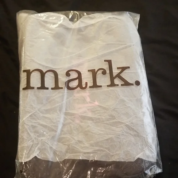 New mark.  Mark up case by Avon - Picture 6 of 16